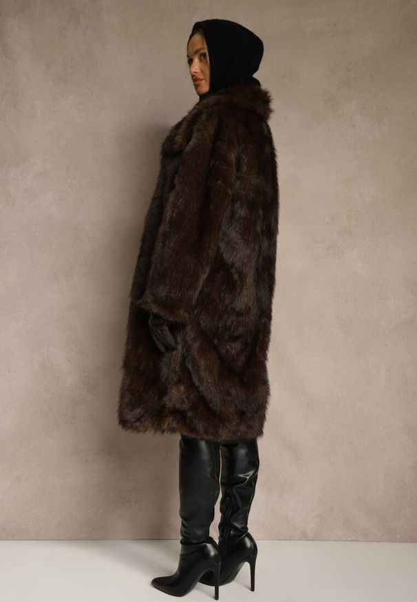 Renee - Brązowy Płaszcz Futro o Jednorzędowym Kroju z Szerokim Kołnierzem Aweda. Okazja: na co dzień. Kolor: brązowy. Materiał: futro. Styl: wizytowy, casual, elegancki