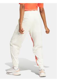 Adidas - adidas Spodnie dresowe Dance All-Gender Versatile IS0904 Biały Loose Fit. Kolor: biały. Materiał: syntetyk #3