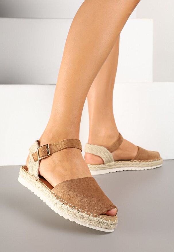 Renee - Brązowe Sandały z Plecionką w Typie Espadryli Oklerra. Okazja: na co dzień, na spacer. Kolor: brązowy. Styl: elegancki, casual