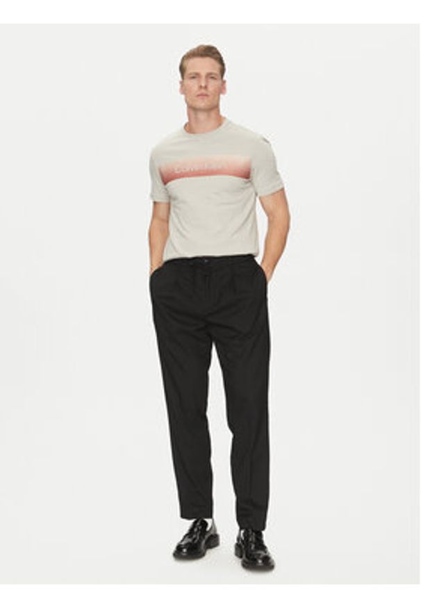Calvin Klein T-Shirt Linear Ombre K10K114163 Szary Regular Fit. Kolor: szary. Materiał: bawełna
