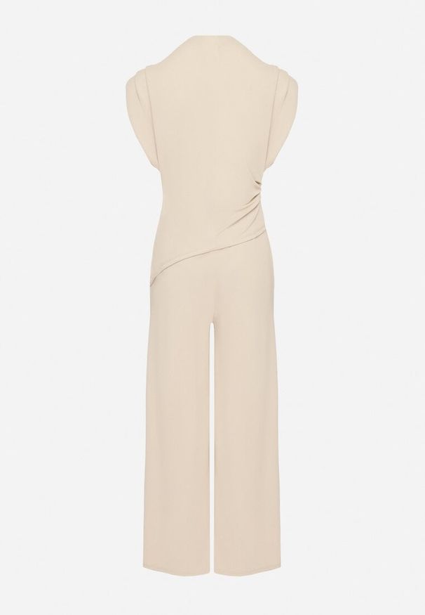 Born2be - Jasnobeżowy Komplet Bluzka z Zaznaczonymi Ramionami i Spodnie Szerokie na Gumce Divaires. Kolor: beżowy