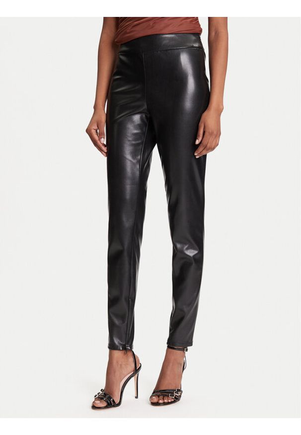 Guess Spodnie z imitacji skóry New Prescilla Petite W4BB18 WGIK0 Czarny Slim Fit. Kolekcja: petite. Kolor: czarny. Materiał: syntetyk