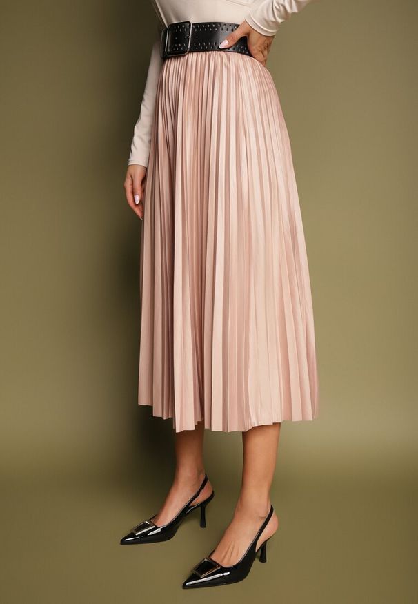 Renee - Jasnobeżowa Plisowana Spódnica Rozkloszowana z Gumką w Talii Noriri. Okazja: na co dzień. Kolor: beżowy. Styl: klasyczny, casual, elegancki