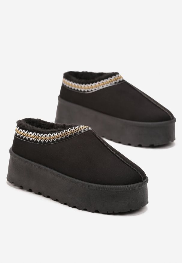 Born2be - Czarne Śniegowce na Grubej Podeszwie z Ozdobnym Wzorem i Futerkiem Silvare. Zapięcie: bez zapięcia. Kolor: czarny. Materiał: futro. Sezon: zima, jesień. Styl: elegancki