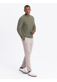 Ombre Clothing - Sweter męski RELAXED FIT z dzianiny o splocie diamentowym – oliwkowy V4 OM-SWSW-0110 - XXL. Okazja: na co dzień. Kolor: oliwkowy. Materiał: dzianina. Wzór: ze splotem. Styl: klasyczny, casual