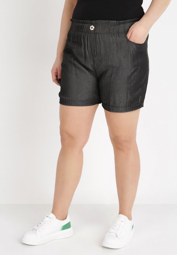 Born2be - Ciemnoszare Szorty Rhenala. Kolekcja: plus size. Kolor: szary. Materiał: tkanina. Wzór: aplikacja, gładki