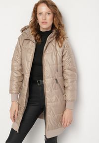 Born2be - Beżowa Pikowana Kurtka Przejściowa z Kapturem i Ściągaczami Fesarena. Okazja: na co dzień. Typ kołnierza: kaptur. Kolor: beżowy. Materiał: dzianina, jeans. Styl: casual, sportowy #5