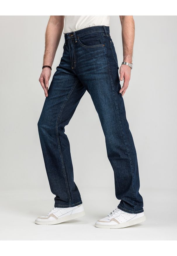 Męskie Spodnie Jeansowe Wrangler Relaxed Fit Blackened Indigo 112352957. Okazja: na co dzień, do pracy. Styl: elegancki, casual, klasyczny