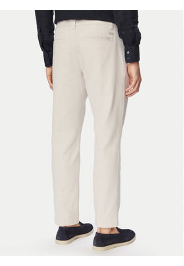 BOSS Chinosy 50559158 Beżowy jasny Tapered Fit. Kolor: beżowy. Materiał: bawełna