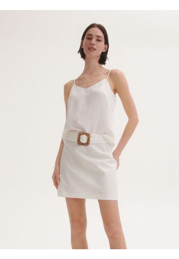 Reserved - Spódnica mini z paskiem - złamana biel. Materiał: bawełna, len, wiskoza, tkanina. Wzór: gładki