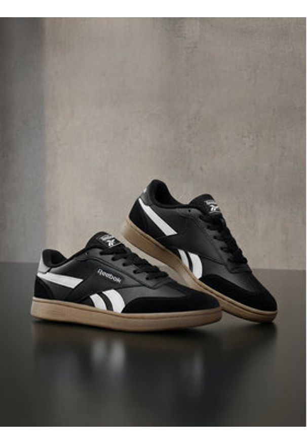 Reebok Sneakersy CEO-FORTE LOUNGER AR30252W-BTH Czarny. Kolor: czarny. Materiał: zamsz, skóra