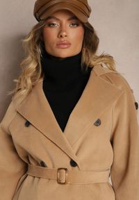Renee - Brązowy Dwurzędowy Płaszcz Trencz o Eleganckim Kroju z Paskiem Edioneta. Okazja: do pracy. Kolor: beżowy. Materiał: jeans. Długość rękawa: długi rękaw. Długość: długie. Styl: elegancki #3