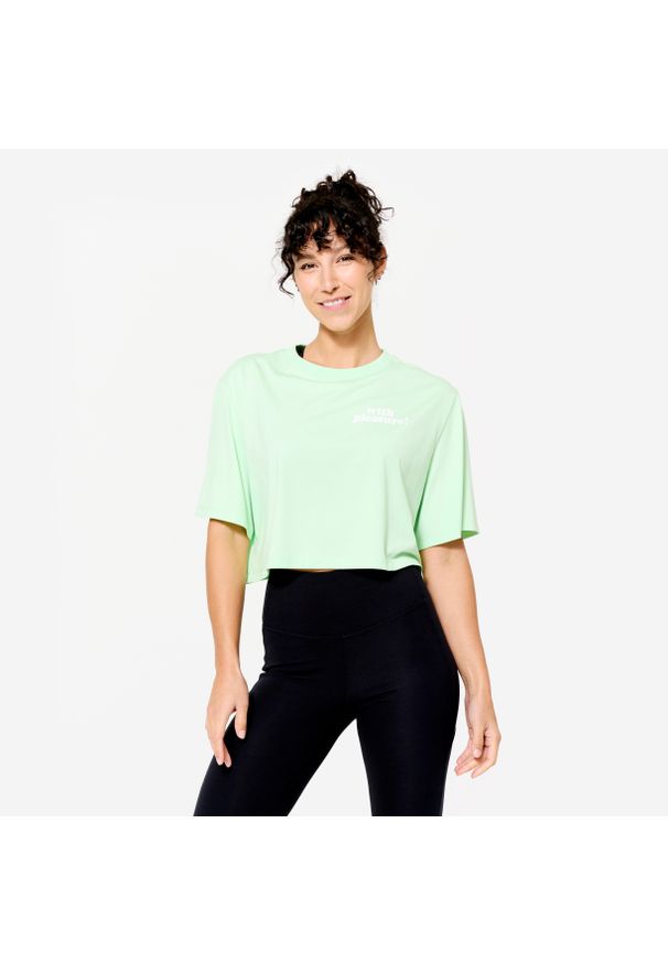 DOMYOS - Koszulka z krótkim rękawem damska Domyos Gym & Pilates crop top. Kolor: zielony. Materiał: bawełna, włókno, materiał, lyocell. Długość rękawa: krótki rękaw. Długość: krótkie. Sport: joga i pilates