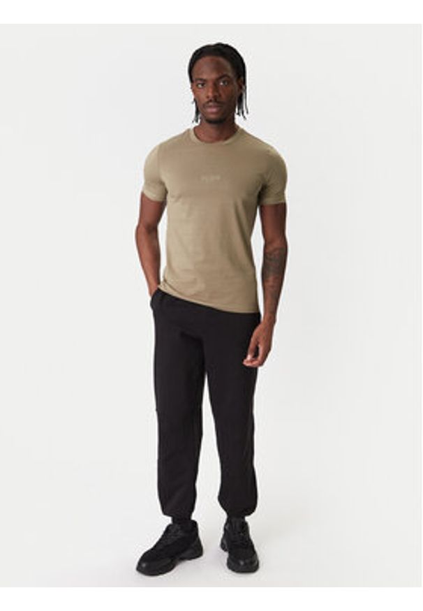 Guess Jeans T-Shirt M2YI72 I3Z14 Khaki Regular Fit. Kolor: brązowy. Materiał: bawełna
