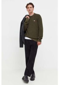 Tommy Jeans sweter bawełniany kolor zielony. Kolor: zielony. Materiał: bawełna. Wzór: aplikacja. Styl: klasyczny #2