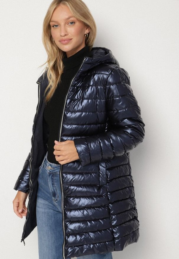 Born2be - Granatowa Pikowana Kurtka Dwustronna z Kapturem Alarrise. Okazja: na spacer. Typ kołnierza: kaptur. Kolor: niebieski. Materiał: skóra, jeans. Wzór: gładki