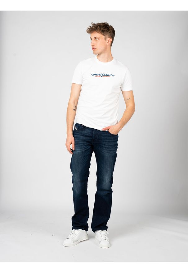Diesel Jeansy "1985 Larkee-X" | A00890-RB067 | Mężczyzna | Niebieski. Okazja: na co dzień. Kolor: niebieski. Styl: elegancki, casual
