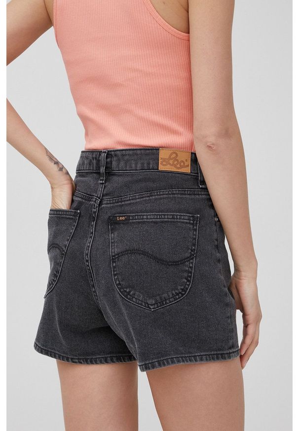 Lee szorty jeansowe damskie kolor szary gładkie medium waist. Okazja: na co dzień. Kolor: szary. Materiał: jeans. Wzór: gładki. Styl: casual