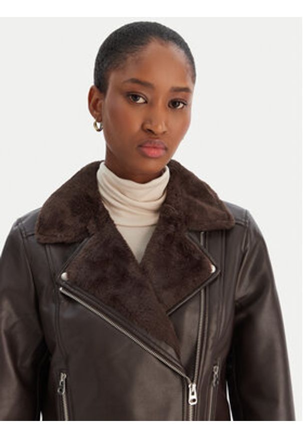 Vero Moda Kurtka z imitacji skóry Hailey 10250405 Brązowy Regular Fit. Kolor: brązowy. Materiał: skóra