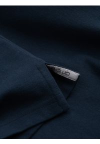 Ombre Clothing - Jednokolorowa koszulka męska polo BASIC z dzianiny pique - granatowa V2. Okazja: na co dzień. Typ kołnierza: polo. Kolor: niebieski. Materiał: dzianina. Wzór: haft, aplikacja, jednolity. Styl: sportowy, wizytowy, casual #6