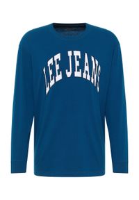 Lee - LEE LS VARSITY TEE MĘSKA KOSZULKA Z DŁUGIM RĘKAWEM LONGSLEEVE LOGO NADRUK ROYAL TEAL LL87FEA68. Długość rękawa: długi rękaw. Długość: długie. Wzór: nadruk