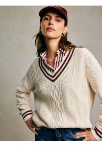 Big-Star - Sweter damski z wiskozy z dekoltem v-neck kremowy Cyntylia 102. Kolor: kremowy. Materiał: wiskoza. Wzór: ze splotem. Styl: klasyczny
