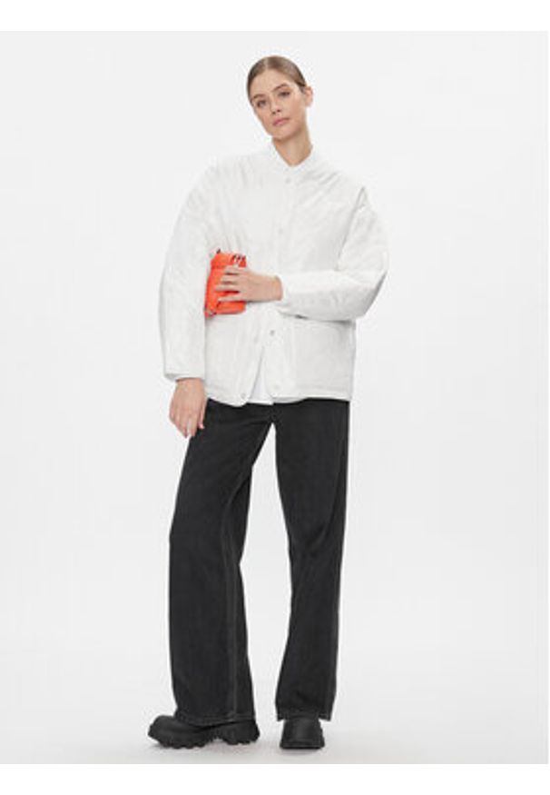 Tommy Jeans Kurtka przejściowa Tjw Onion Quilt Liner Jacket DW0DW17235 Biały Regular Fit. Kolor: biały. Materiał: syntetyk