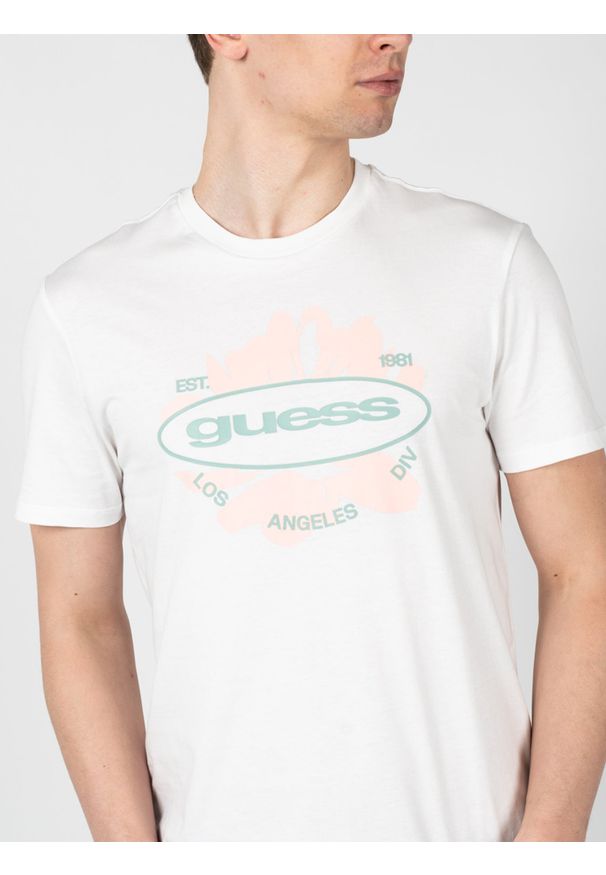 Guess T-Shirt "LA Logo" | M3GI61K9RM1 | Mężczyzna | Biały. Okazja: na co dzień. Kolor: biały. Materiał: bawełna. Długość: długie. Wzór: nadruk. Styl: elegancki, casual