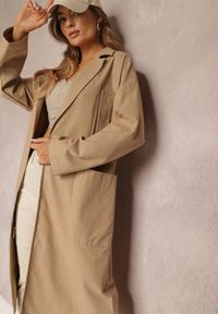 Renee - Beżowy Płaszcz z Wiązanym Paskiem Oversize Terethia. Kolor: beżowy. Materiał: materiał. Wzór: aplikacja #4