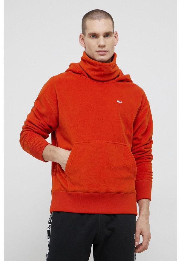 Tommy Jeans Bluza męska kolor pomarańczowy z kapturem gładka. Typ kołnierza: kaptur. Kolor: pomarańczowy. Materiał: poliester. Wzór: gładki