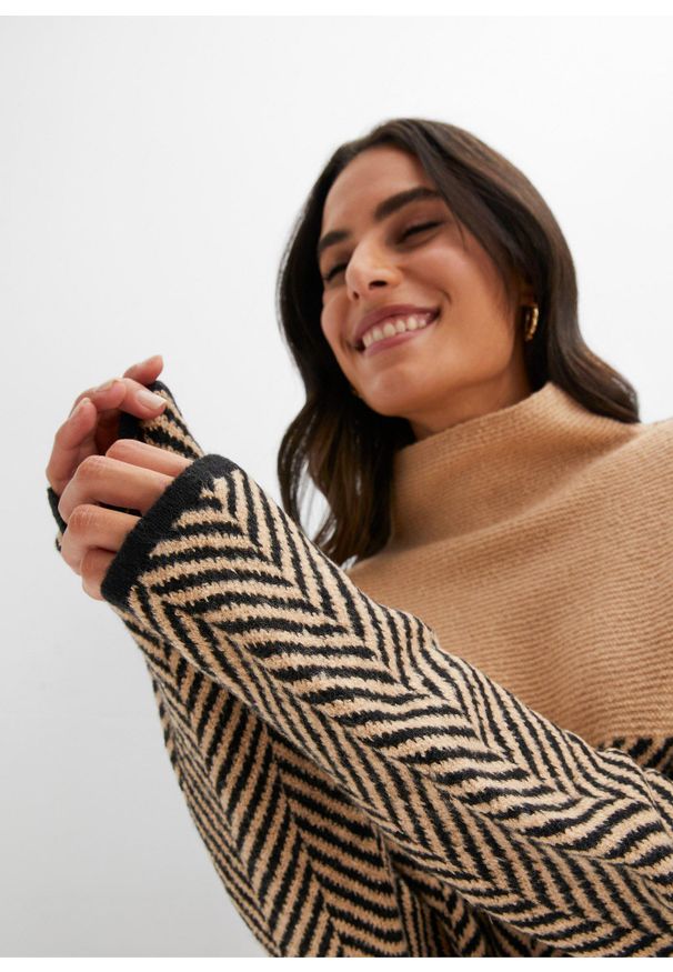 bonprix - Sweter. Kolor: beżowy. Styl: elegancki