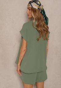Renee - Ciemnozielony Komplet z Wiskozą T-shirt z Ozdobnymi Guzikami i Szorty Niterela. Kolor: zielony. Materiał: wiskoza #5