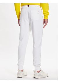 TOMMY HILFIGER - Tommy Hilfiger Spodnie dresowe Basic Branded MW0MW08388 Biały Regular Fit. Kolor: biały. Materiał: bawełna, dresówka #3