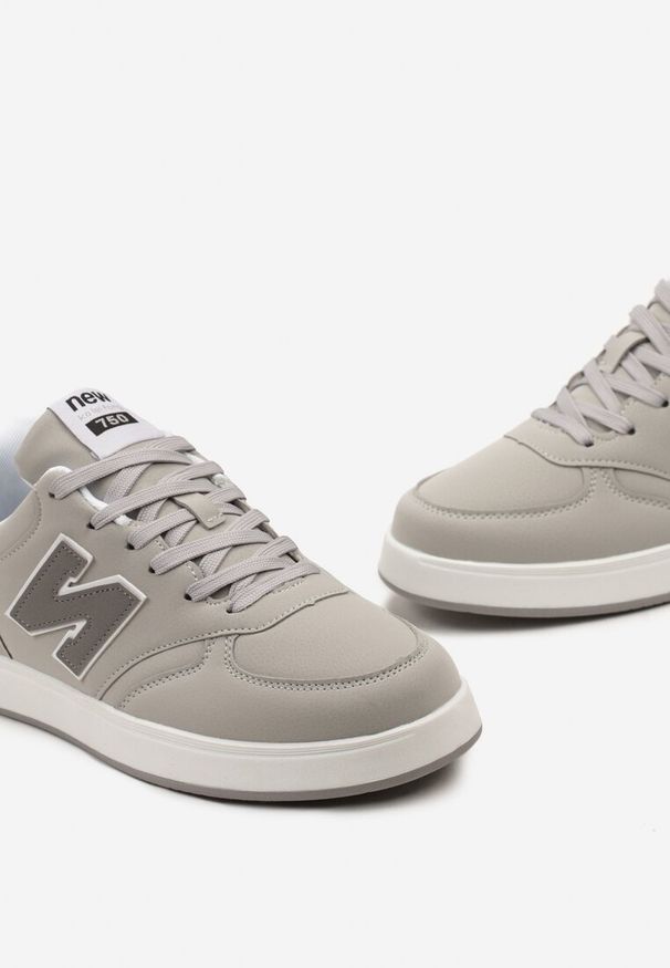 Born2be - Szare Buty Sportowe z Ozdobną Naszywką i Metaliczną Wstawką Tindomia. Okazja: na co dzień. Kolor: szary. Wzór: aplikacja