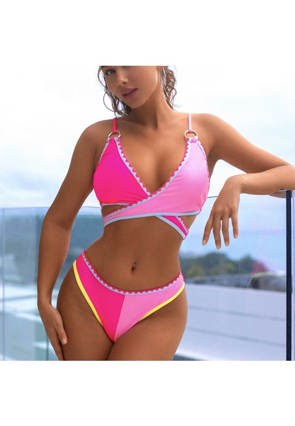 Intica - Strój kąpielowy krzyżowany na plażę i basen Selveta. Kolor: różowy. Materiał: materiał. Długość: długie