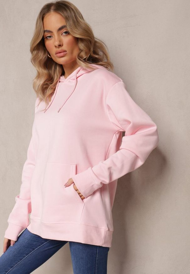 Renee - Różowa Bluza Kangurka z Kapturem i Wsuwaną Kieszenią Blizome. Okazja: na co dzień. Typ kołnierza: kaptur. Kolor: różowy. Materiał: jeans. Długość rękawa: długi rękaw. Długość: długie. Styl: casual