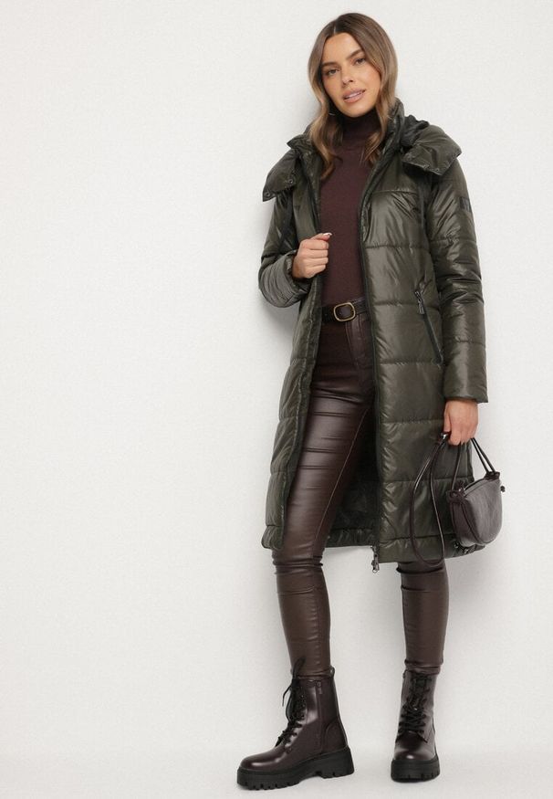 Born2be - Zielona Pikowana Kurtka z Kapturem i Bocznymi Ściągaczami Esaviele. Okazja: na co dzień, na spacer. Typ kołnierza: kaptur. Kolor: zielony. Materiał: jeans. Styl: casual