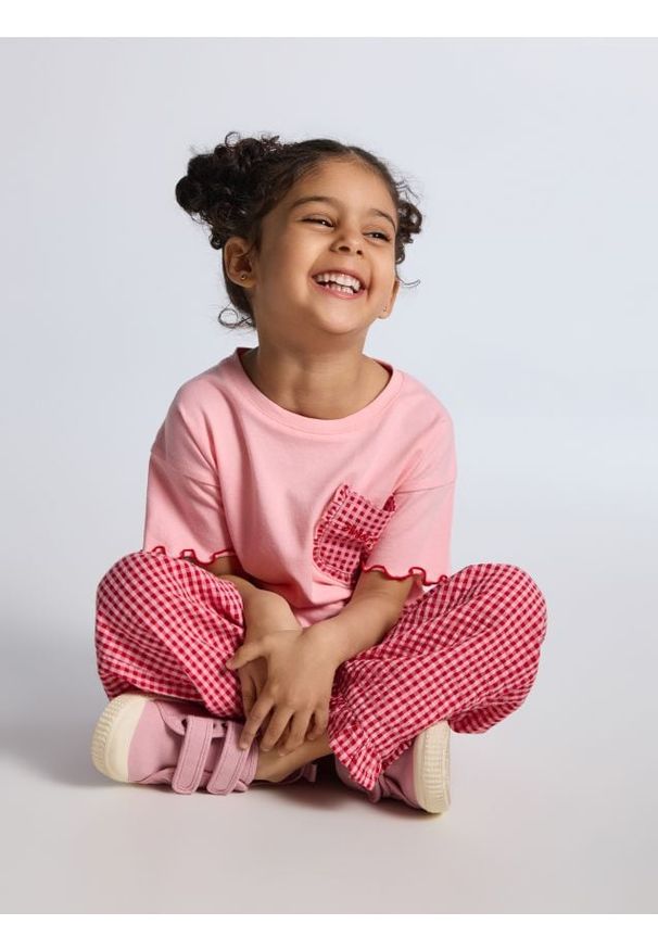 Reserved - Luźne spodnie z wiskozą - różowy. Kolor: różowy. Materiał: wiskoza