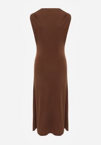 Renee - Brązowa Dopasowana Sukienka Elegancka z Aplikacją w Talii Corope. Kolor: brązowy. Wzór: aplikacja. Styl: elegancki #6