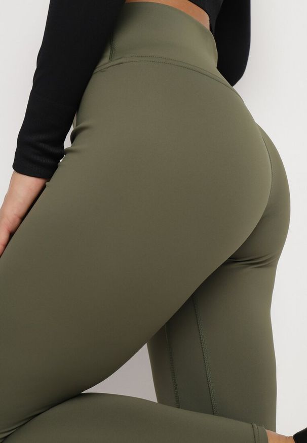 Born2be - Ciemnozielone Legginsy Sportowe z Wysokim Stanem i Drobnym Nadrukiem Leridra. Stan: podwyższony. Kolor: zielony. Wzór: nadruk. Styl: sportowy