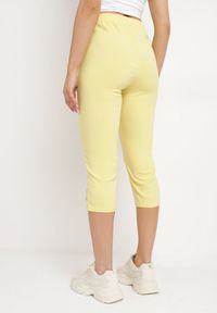 Born2be - Żółte Spodnie 3/4 z Elastyczną Gumką w Pasie i Suwakami Leazira. Okazja: na co dzień. Kolor: żółty. Styl: elegancki, casual