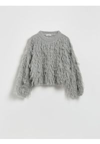 Reserved - Sweter z frędzlami - jasnoszary. Kolor: szary. Materiał: dzianina