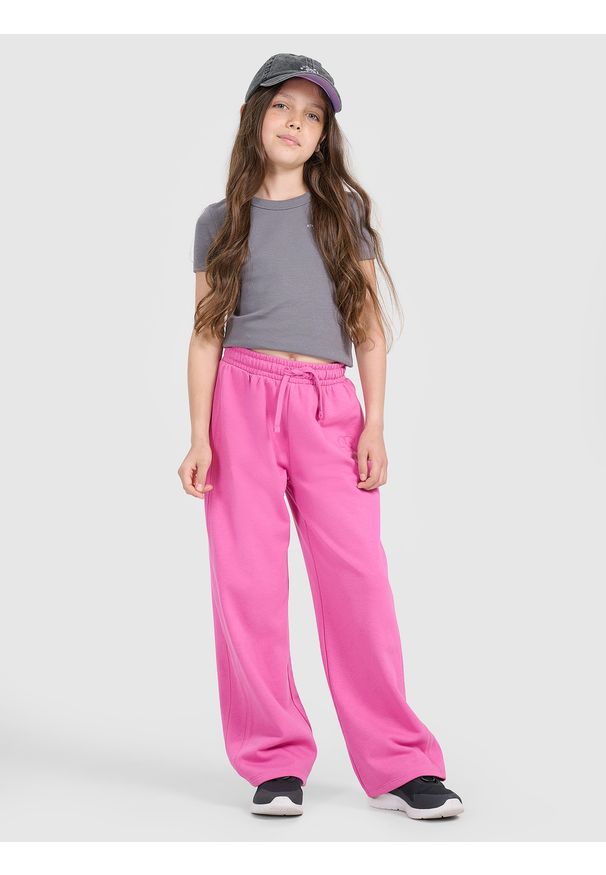 4f - 4F Spodnie dresowe z szerokimi nogawkami dziewczęce - różowe 146 (10-11 lat). Okazja: na co dzień. Kolor: różowy. Materiał: dresówka. Wzór: gładki, ze splotem. Sezon: lato. Styl: sportowy, casual, młodzieżowy