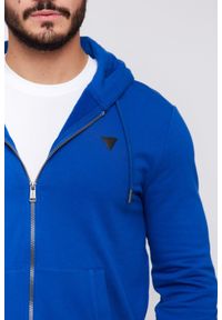 Guess - GUESS Niebieska bluza męska z kapturem. Typ kołnierza: kaptur. Kolor: niebieski. Wzór: aplikacja