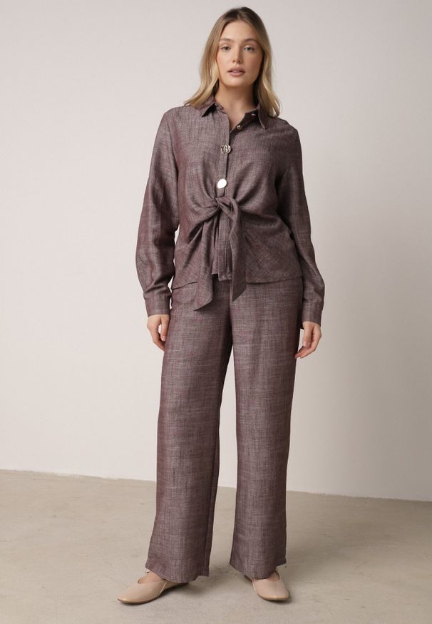 Born2be - Brązowy Komplet z Lnem i Wiskozą Szerokie Spodnie i Koszula z Wiązaniem Ravilith. Kolor: brązowy. Materiał: wiskoza, len