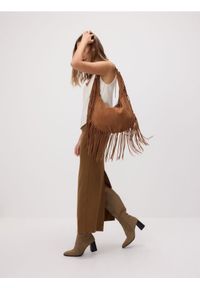 Reserved - Zamszowa torebka hobo z frędzlami - ciemnobrązowy. Kolor: brązowy. Dodatki: z frędzlami. Materiał: zamszowe #1