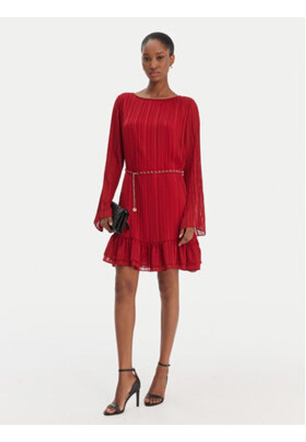 Guess Sukienka codzienna W6RK37 WJ712 Czerwony Regular Fit. Okazja: na co dzień. Kolor: czerwony. Materiał: syntetyk. Typ sukienki: proste. Styl: casual