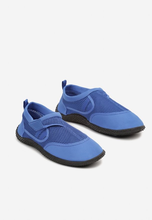 Born2be - Niebieskie Wsuwane Płaskie Buty Sportowe Ozdobione Perforacją Rivanema. Okazja: na co dzień. Zapięcie: bez zapięcia. Kolor: niebieski. Wzór: aplikacja