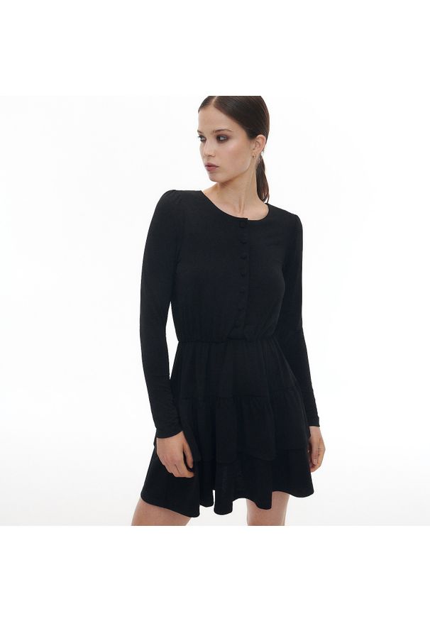 Reserved - Sukienka mini z falbanami - Czarny. Kolor: czarny. Długość: mini