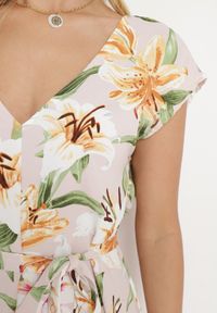 Born2be - Jasnoróżowy Kombinezon Arola. Kolor: różowy. Materiał: materiał, tkanina. Długość rękawa: na ramiączkach. Długość: długie. Wzór: aplikacja #2